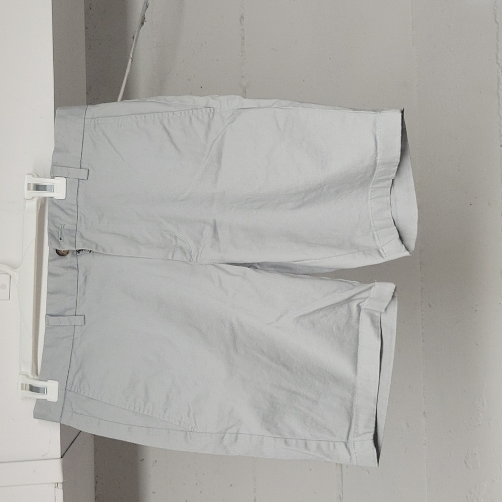Khaki Vineyard vines mens shorts
